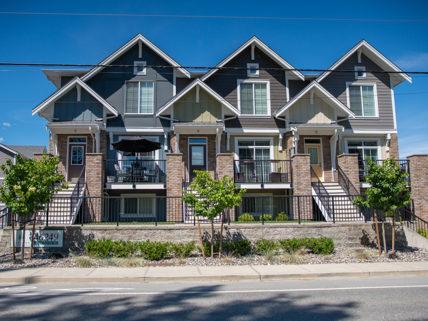 Craftsman style townhome row built by Richlane Builders