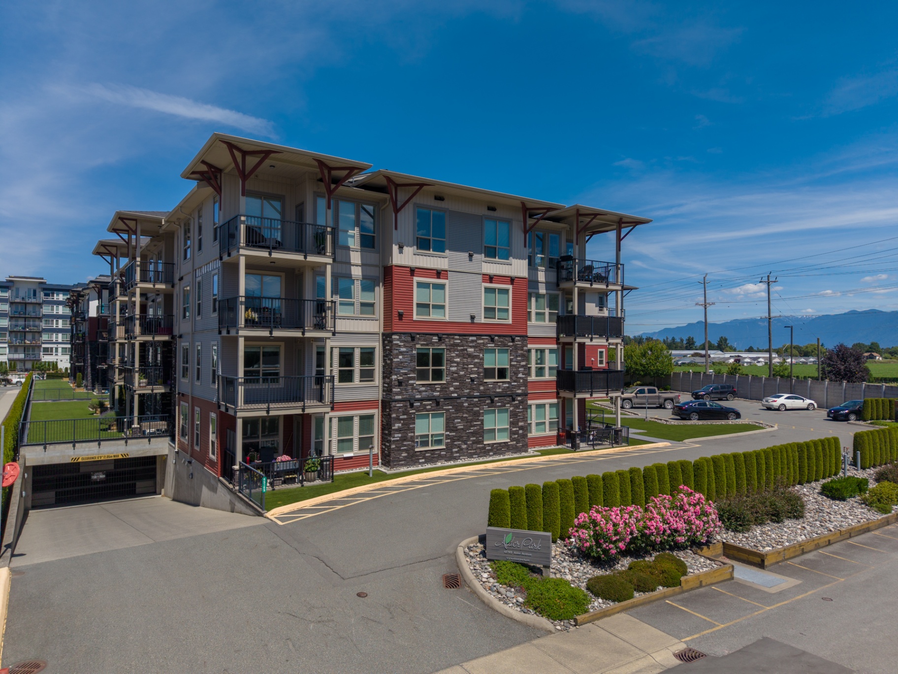 Alder Park building with mountain views in Chilliwack